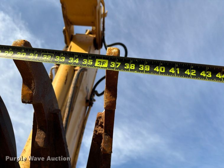 image for item EW7633 John Deere 200C LC excavator
