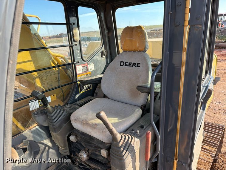 image for item EW7633 John Deere 200C LC excavator