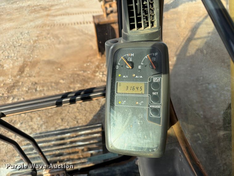 image for item EW7633 John Deere 200C LC excavator