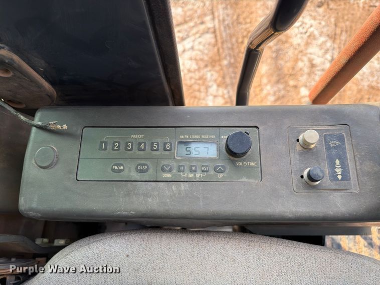 image for item EW7633 John Deere 200C LC excavator