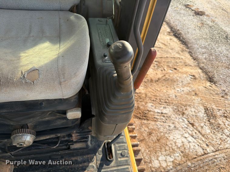 image for item EW7633 John Deere 200C LC excavator