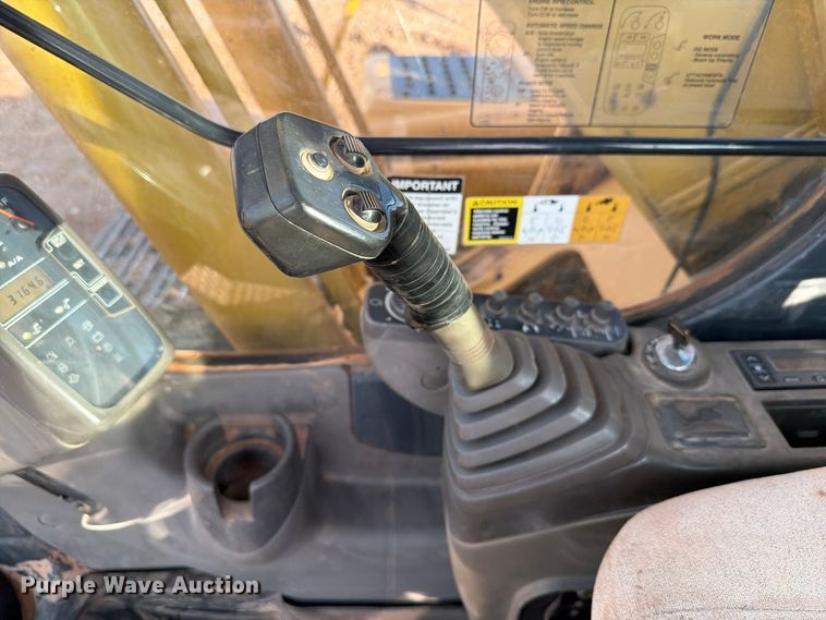 image for item EW7633 John Deere 200C LC excavator