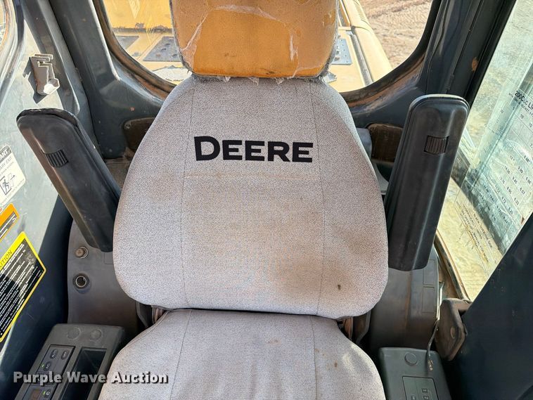 image for item EW7633 John Deere 200C LC excavator