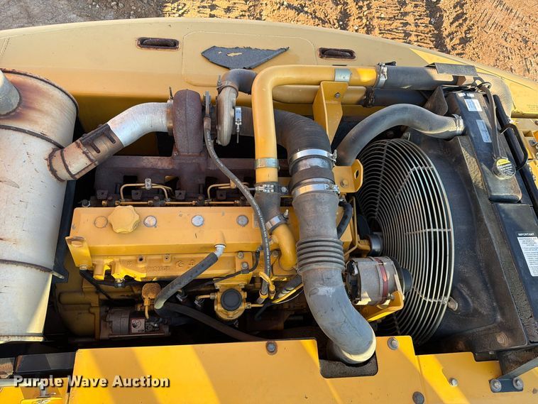 image for item EW7633 John Deere 200C LC excavator