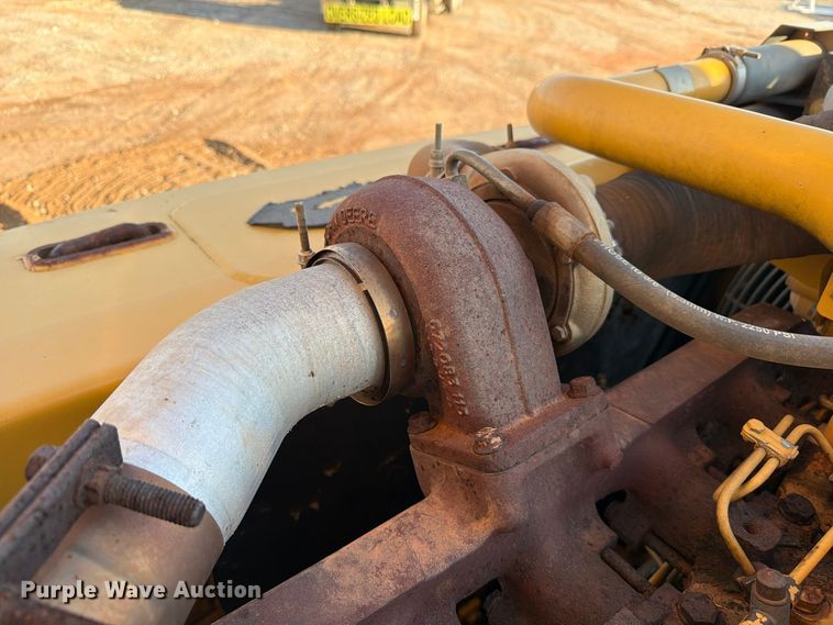 image for item EW7633 John Deere 200C LC excavator