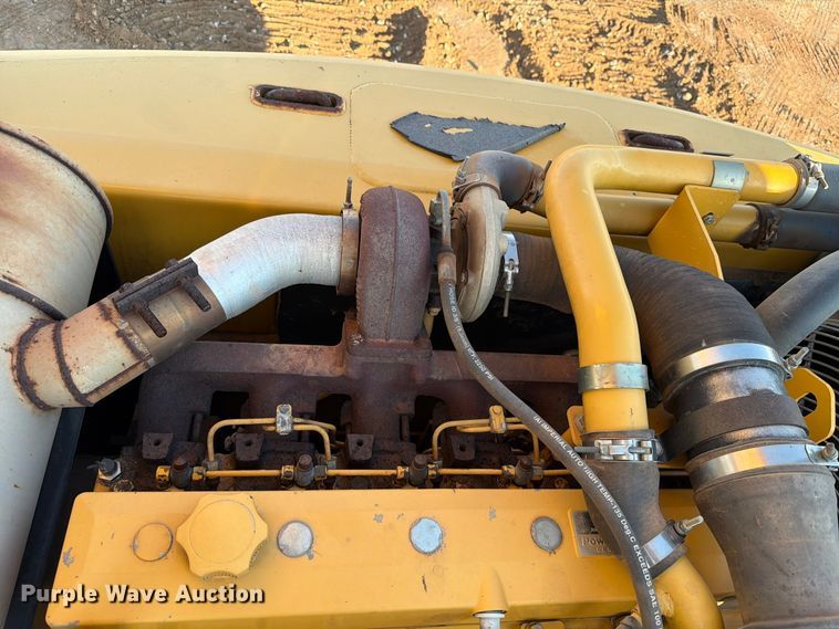 image for item EW7633 John Deere 200C LC excavator