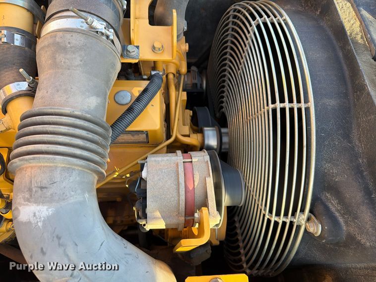 image for item EW7633 John Deere 200C LC excavator