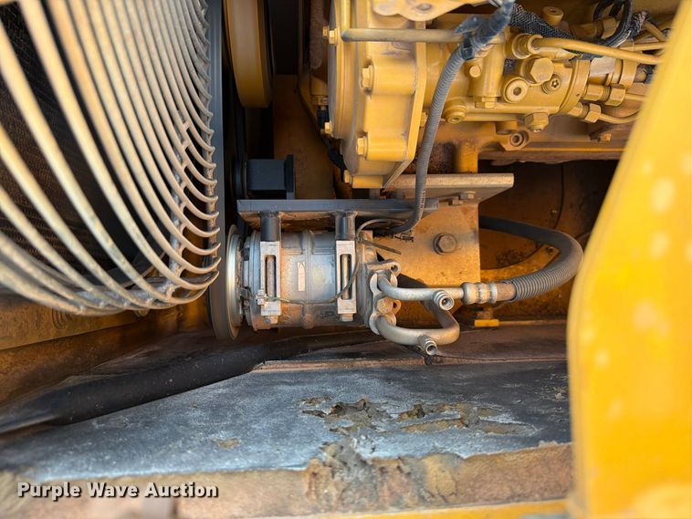image for item EW7633 John Deere 200C LC excavator