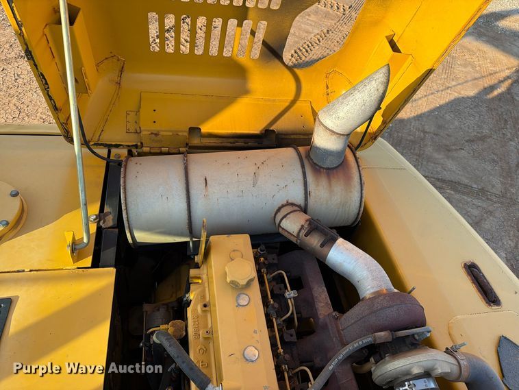 image for item EW7633 John Deere 200C LC excavator