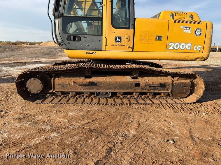 image for item EW7633 John Deere 200C LC excavator