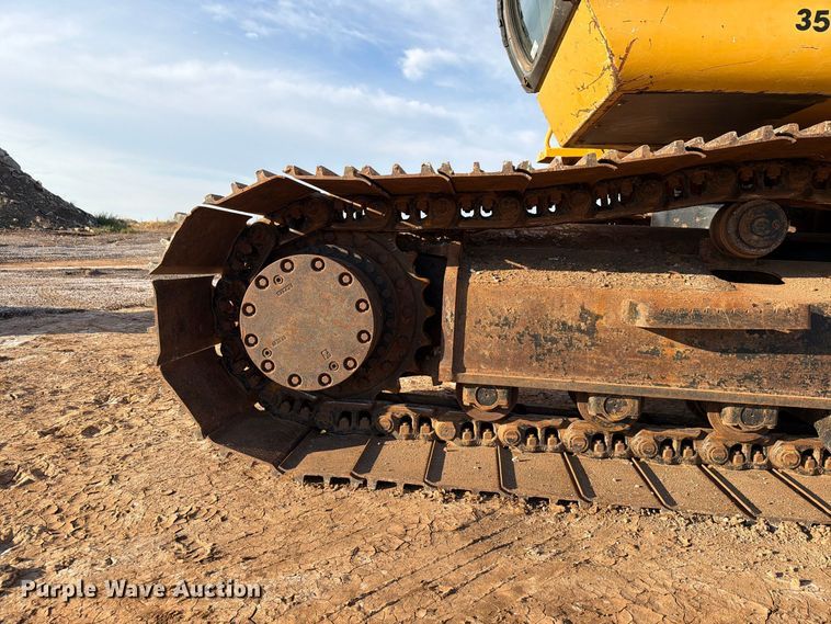 image for item EW7633 John Deere 200C LC excavator