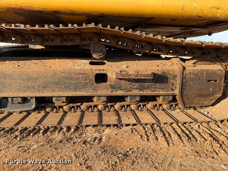 image for item EW7633 John Deere 200C LC excavator