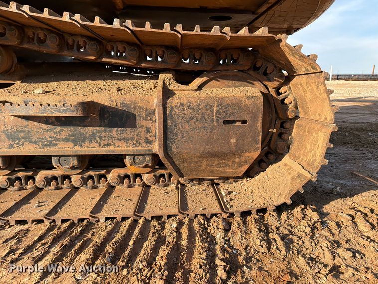 image for item EW7633 John Deere 200C LC excavator