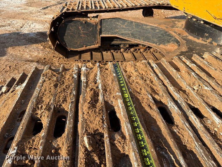 image for item EW7633 John Deere 200C LC excavator