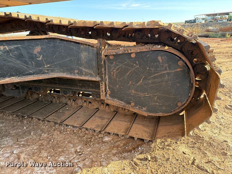 image for item EW7633 John Deere 200C LC excavator