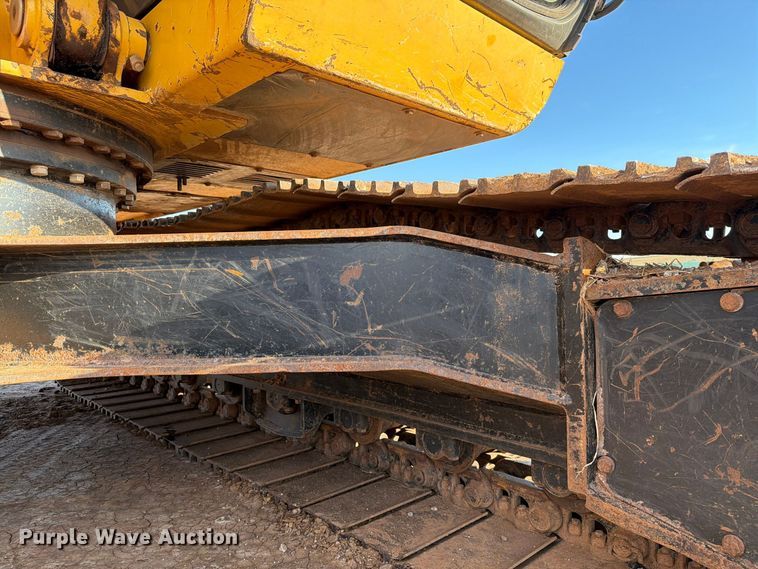 image for item EW7633 John Deere 200C LC excavator