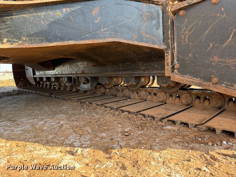 image for item EW7633 John Deere 200C LC excavator