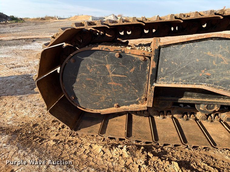 image for item EW7633 John Deere 200C LC excavator