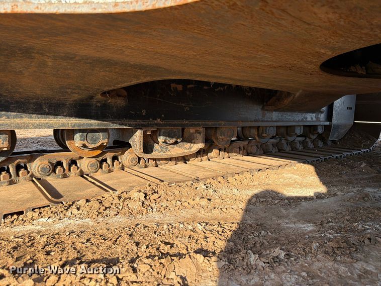 image for item EW7633 John Deere 200C LC excavator