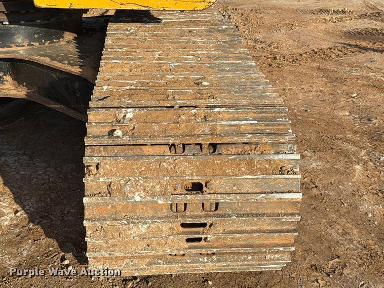 image for item EW7633 John Deere 200C LC excavator