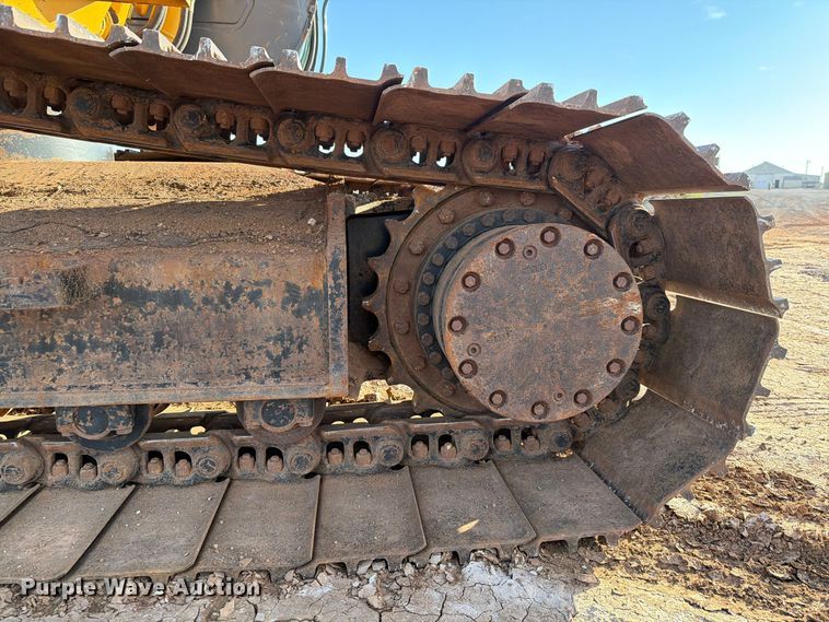 image for item EW7633 John Deere 200C LC excavator