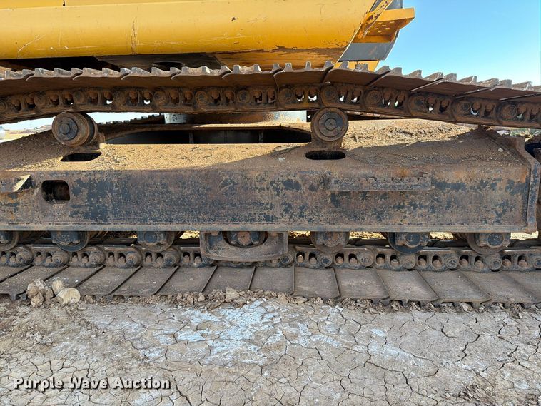 image for item EW7633 John Deere 200C LC excavator