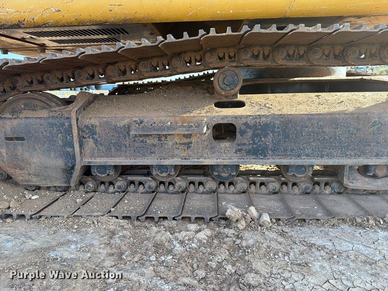 image for item EW7633 John Deere 200C LC excavator