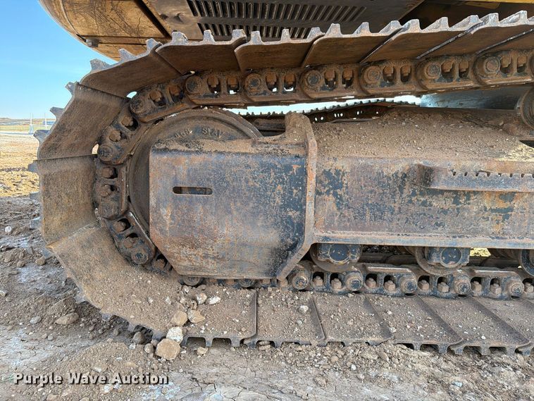 image for item EW7633 John Deere 200C LC excavator