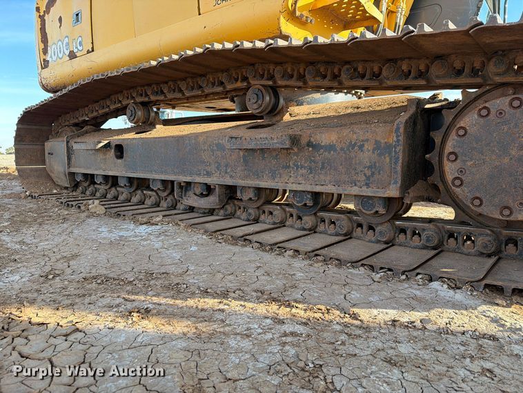 image for item EW7633 John Deere 200C LC excavator