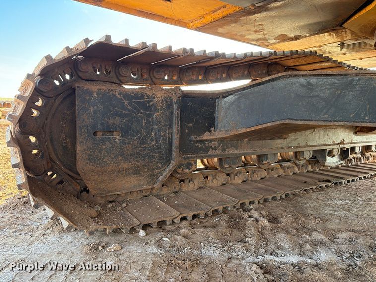 image for item EW7633 John Deere 200C LC excavator