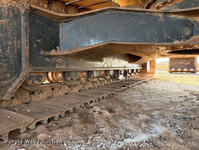image for item EW7633 John Deere 200C LC excavator
