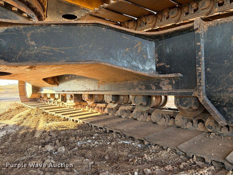 image for item EW7633 John Deere 200C LC excavator
