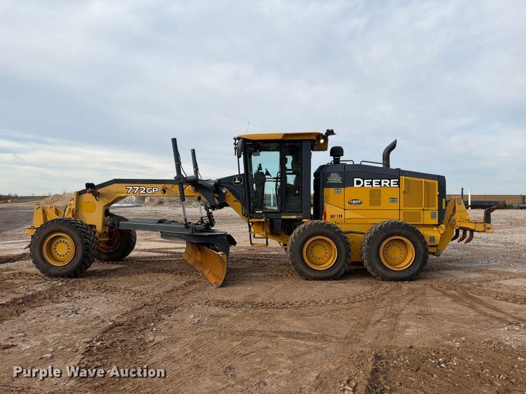image for item EW7634 2016 John Deere 772GP motor grader