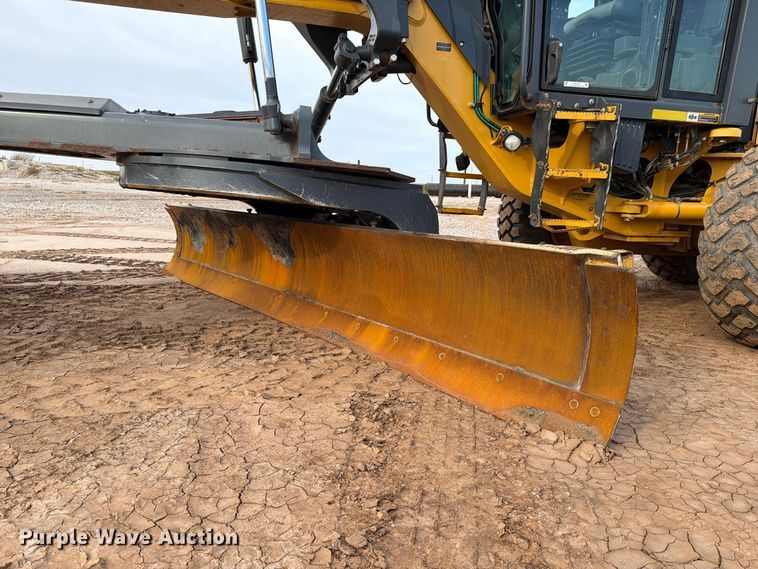 image for item EW7634 2016 John Deere 772GP motor grader