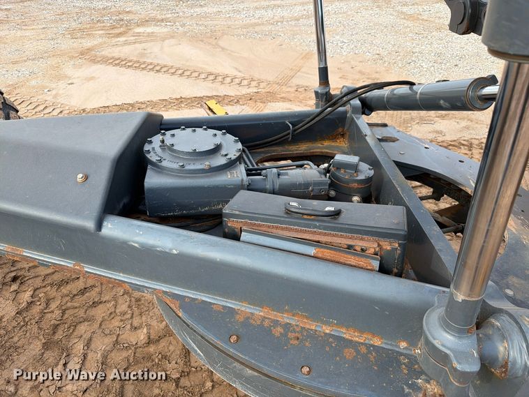 image for item EW7634 2016 John Deere 772GP motor grader