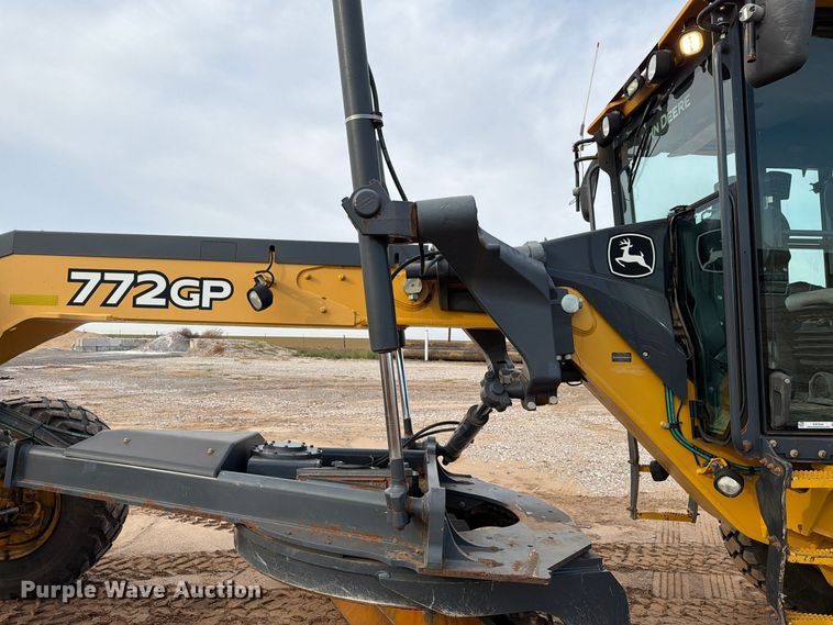 image for item EW7634 2016 John Deere 772GP motor grader