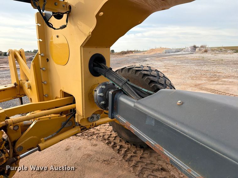 image for item EW7634 2016 John Deere 772GP motor grader