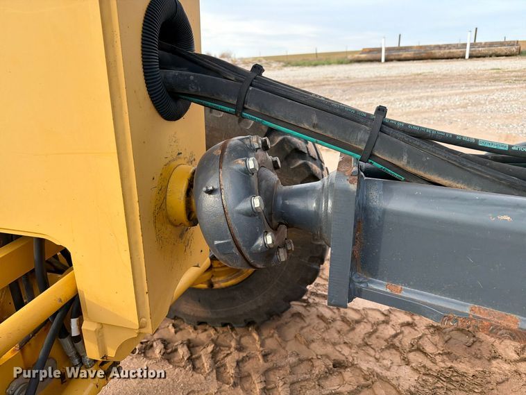 image for item EW7634 2016 John Deere 772GP motor grader