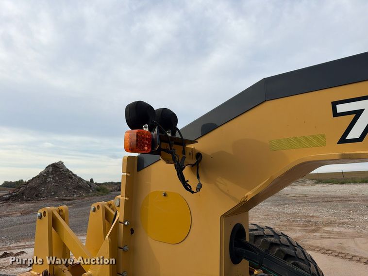 image for item EW7634 2016 John Deere 772GP motor grader