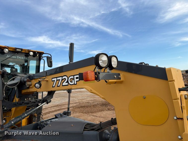 image for item EW7634 2016 John Deere 772GP motor grader