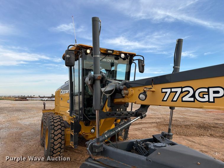 image for item EW7634 2016 John Deere 772GP motor grader
