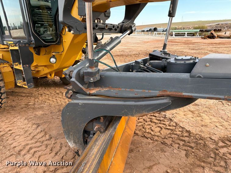 image for item EW7634 2016 John Deere 772GP motor grader