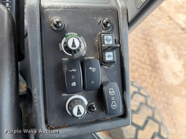 image for item EW7634 2016 John Deere 772GP motor grader
