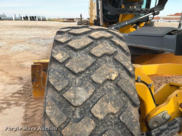 image for item EW7634 2016 John Deere 772GP motor grader