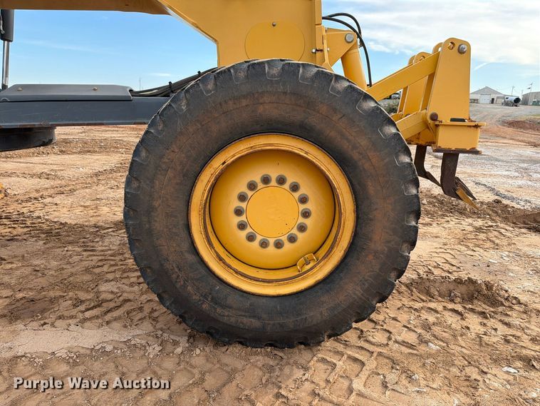 image for item EW7634 2016 John Deere 772GP motor grader