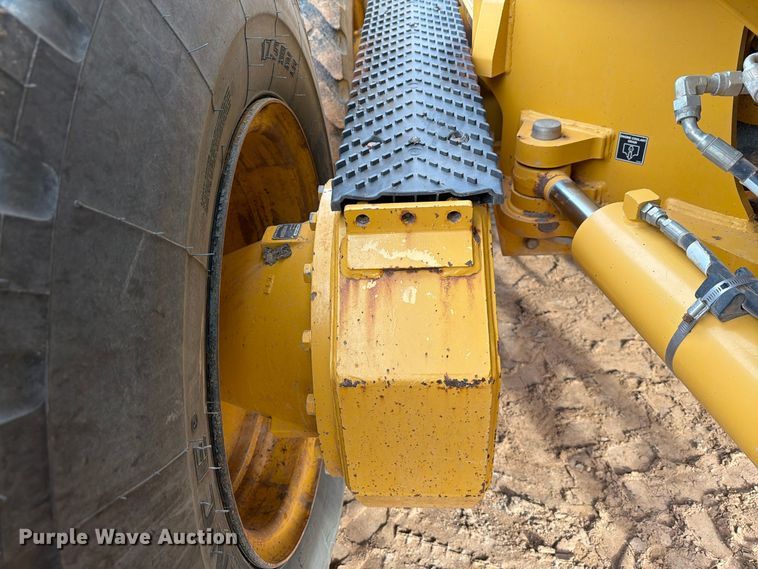 image for item EW7634 2016 John Deere 772GP motor grader