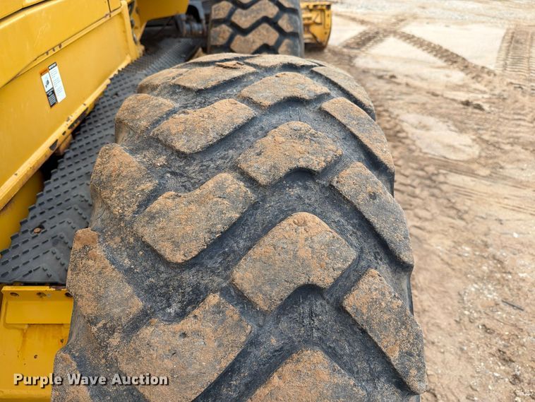 image for item EW7634 2016 John Deere 772GP motor grader