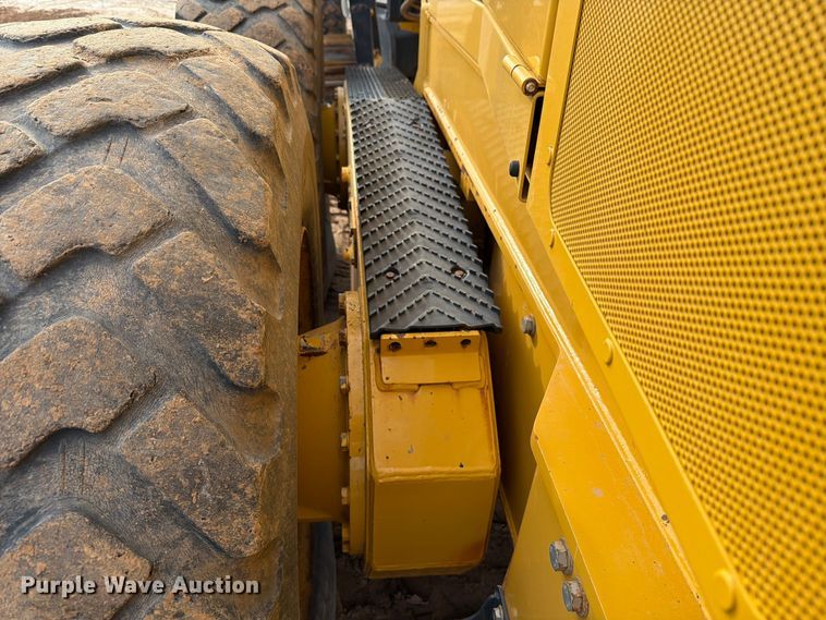 image for item EW7634 2016 John Deere 772GP motor grader
