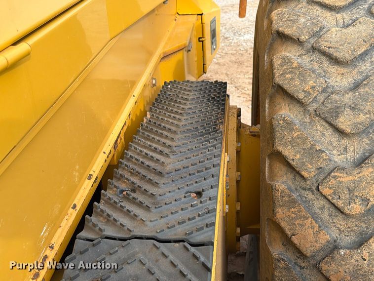 image for item EW7634 2016 John Deere 772GP motor grader