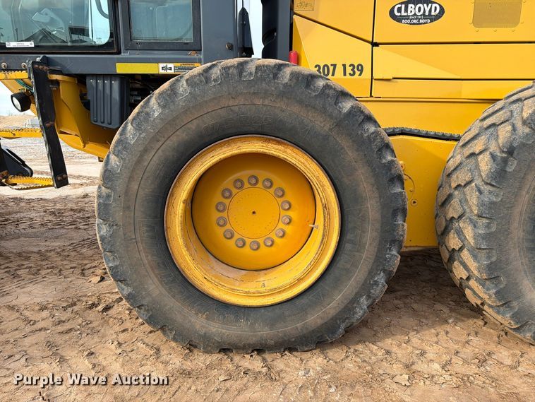 image for item EW7634 2016 John Deere 772GP motor grader